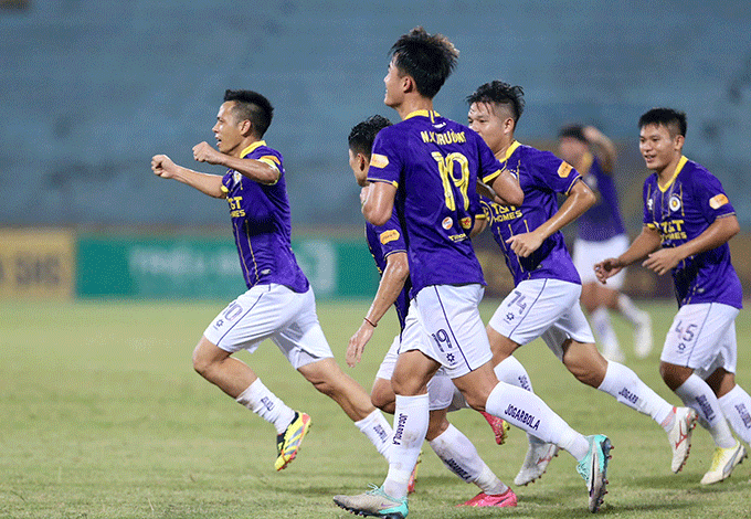 Văn Quyết không chỉ là đầu tàu của Hà Nội mà còn là tay săn bàn hàng đầu V.League